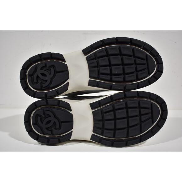 Chanel 23C Gray Silver Metallic CC Logo Lace Up Flat Runner Trainer Sneaker 38.5 - Picture 12 of 12